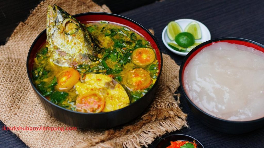 Papeda dan Ikan Kuah Kuning