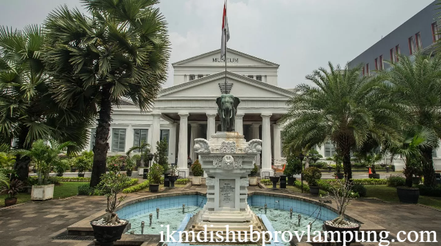Menjelajah Museum Nasional dengan Cara Berbeda
